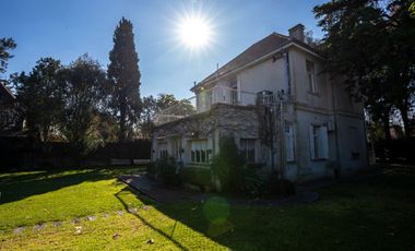 Casa 7 ambs. Parque y piscina. Escucha ofertas