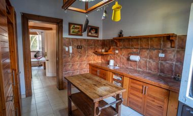 Casa 7 ambs. Parque y piscina. Escucha ofertas
