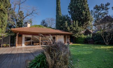Casa 7 ambs. Parque y piscina. Escucha ofertas
