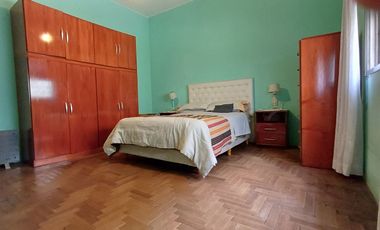 CASA MULTIFAMILIAR CON COCHERA CUBIERTA