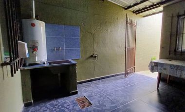 CASA MULTIFAMILIAR CON COCHERA CUBIERTA