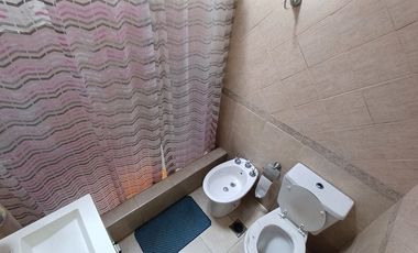 CASA MULTIFAMILIAR CON COCHERA CUBIERTA