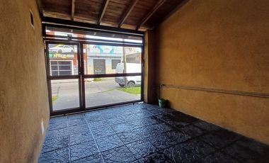 CASA MULTIFAMILIAR CON COCHERA CUBIERTA