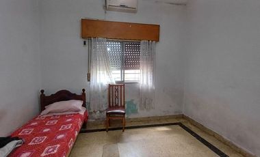 CASA MULTIFAMILIAR CON COCHERA CUBIERTA