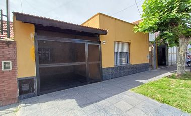 CASA MULTIFAMILIAR CON COCHERA CUBIERTA
