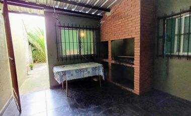 CASA MULTIFAMILIAR CON COCHERA CUBIERTA