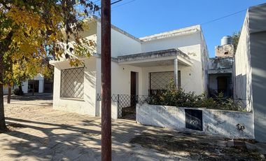 CASA EN VENTA EN TRENQUE LAUQUEN CON LOCAL