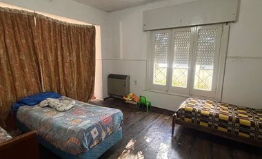 CASA EN VENTA EN TRENQUE LAUQUEN CON LOCAL