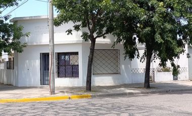 CASA EN VENTA EN TRENQUE LAUQUEN CON LOCAL