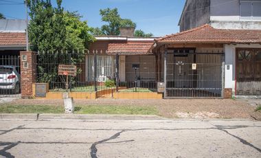 VENTA CASA 3 AMBIENTES EN MONTE GRANDE OPORTUNIDAD