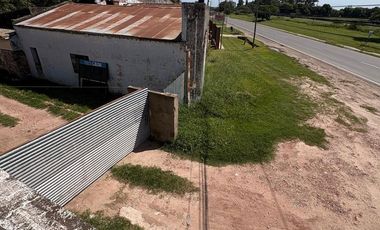VENTA DE 3 GALPONES CON CASA SOBRE RUTA 11