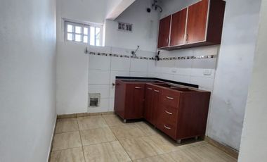 Departamento Tipo Casa en alquiler en Lanus Oeste