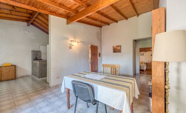 VENTA CASA EN BLOCK COMPUESTA POR DOS U. BANFIELD