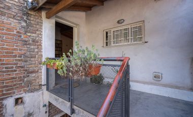 VENTA CASA EN BLOCK COMPUESTA POR DOS U. BANFIELD