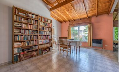 VENTA CASA EN BLOCK COMPUESTA POR DOS U. BANFIELD