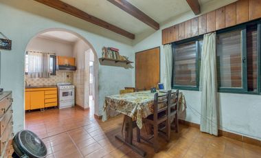VENTA CASA EN BLOCK COMPUESTA POR DOS U. BANFIELD