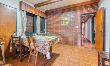 VENTA CASA EN BLOCK COMPUESTA POR DOS U. BANFIELD