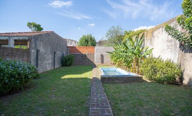 VENTA CASA EN BLOCK COMPUESTA POR DOS U. BANFIELD