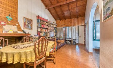 VENTA CASA EN BLOCK COMPUESTA POR DOS U. BANFIELD