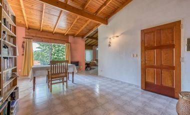 VENTA CASA EN BLOCK COMPUESTA POR DOS U. BANFIELD