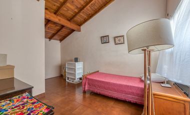 VENTA CASA EN BLOCK COMPUESTA POR DOS U. BANFIELD