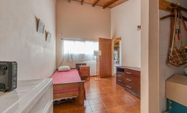 VENTA CASA EN BLOCK COMPUESTA POR DOS U. BANFIELD