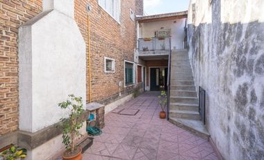 VENTA CASA EN BLOCK COMPUESTA POR DOS U. BANFIELD