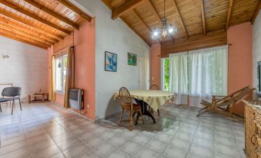 VENTA CASA EN BLOCK COMPUESTA POR DOS U. BANFIELD