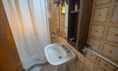 VENTA CASA EN BLOCK COMPUESTA POR DOS U. BANFIELD
