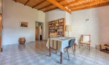 VENTA CASA EN BLOCK COMPUESTA POR DOS U. BANFIELD