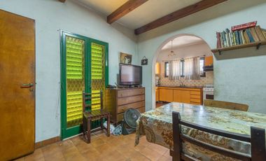 VENTA CASA EN BLOCK COMPUESTA POR DOS U. BANFIELD