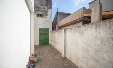 VENTA CASA EN BLOCK COMPUESTA POR DOS U. BANFIELD