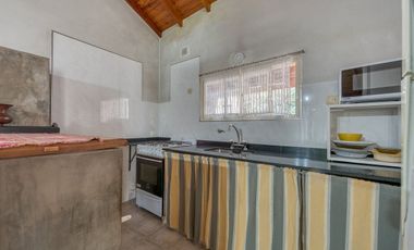 VENTA CASA EN BLOCK COMPUESTA POR DOS U. BANFIELD