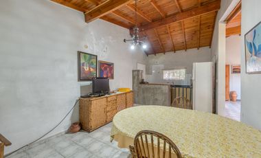 VENTA CASA EN BLOCK COMPUESTA POR DOS U. BANFIELD