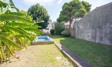 VENTA CASA EN BLOCK COMPUESTA POR DOS U. BANFIELD