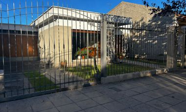 Casa en venta 3 dormitorios en centro de Tunuyán