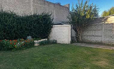 Casa en venta 3 dormitorios en centro de Tunuyán