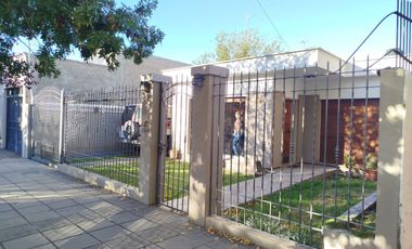 Casa en venta 3 dormitorios en centro de Tunuyán