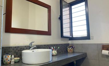 TRES DORMITORIOS CASA EN TANTI SE VENDE
