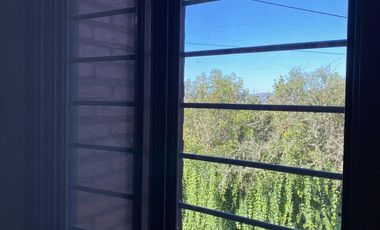 TRES DORMITORIOS CASA EN TANTI SE VENDE