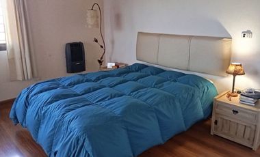 TRES DORMITORIOS CASA EN TANTI SE VENDE