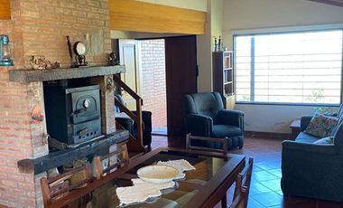 TRES DORMITORIOS CASA EN TANTI SE VENDE