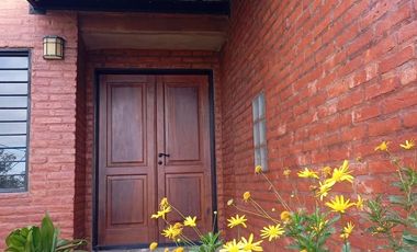TRES DORMITORIOS CASA EN TANTI SE VENDE