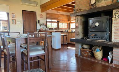 TRES DORMITORIOS CASA EN TANTI SE VENDE