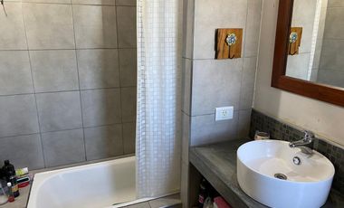 TRES DORMITORIOS CASA EN TANTI SE VENDE