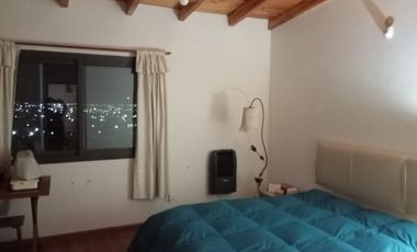TRES DORMITORIOS CASA EN TANTI SE VENDE