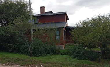 TRES DORMITORIOS CASA EN TANTI SE VENDE