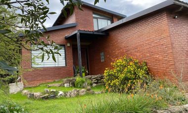 TRES DORMITORIOS CASA EN TANTI SE VENDE