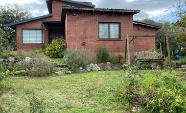 TRES DORMITORIOS CASA EN TANTI SE VENDE