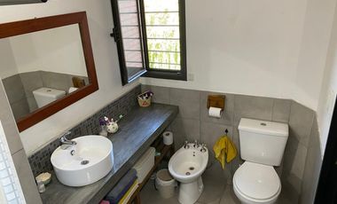 TRES DORMITORIOS CASA EN TANTI SE VENDE